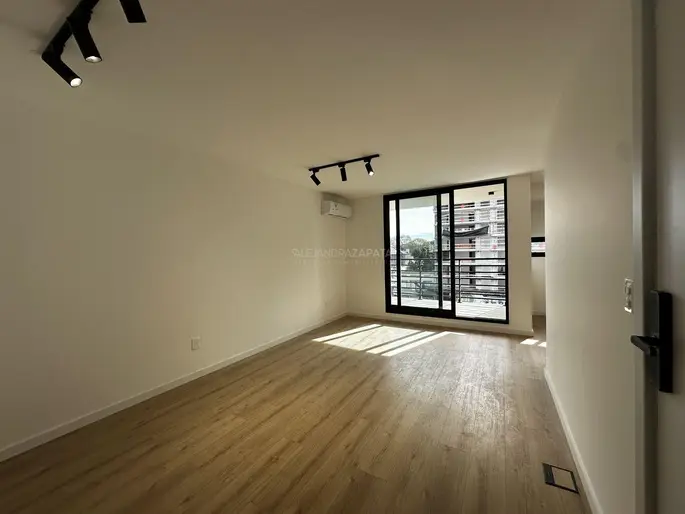 Alquiler apartamento 1 dormitorio con balcon, vista despejada. Garage
