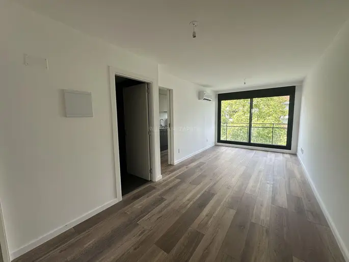 Alquiler apto 1 dormitorio, 2 baños, balcón y garage en Pocitos.