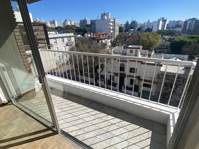 Alquiler apartamento dos dormitorios Pocitos. Garage. Calefacción