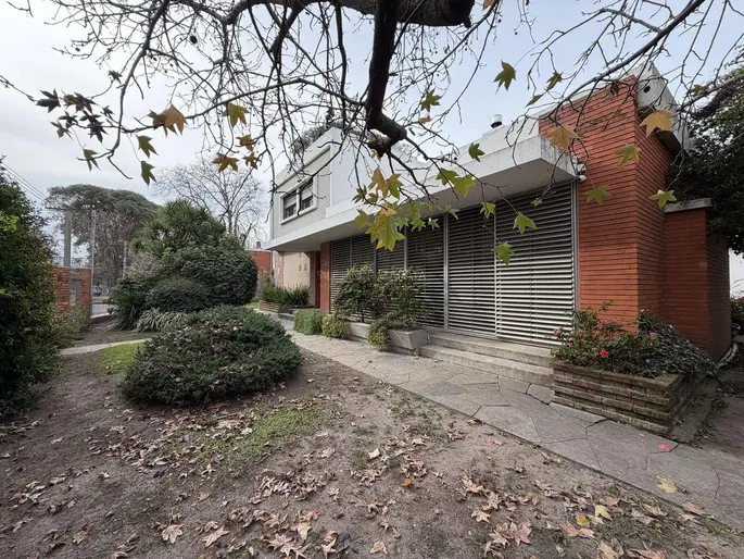 Venta casa 4 dormitorios, servicio, barbacoa, calefacción jardin, Impecable Malvin