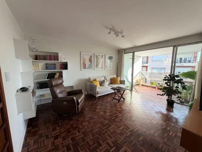Alquiler apartamento totalmente amoblado y reciclado. 3 dormitorios 2 baños. Pocitos