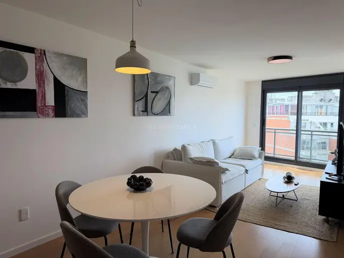 Alquiler Apartamento amoblado 2 dormitorios 2 baños, balcón. Garage. Punta Carretas