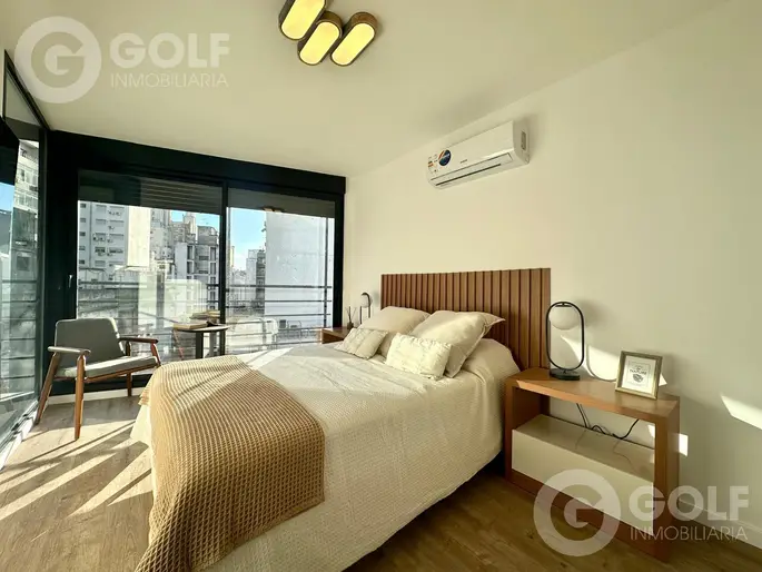 Venta de apartamento de dos dormitorios con terraza- Centro (Montevideo)