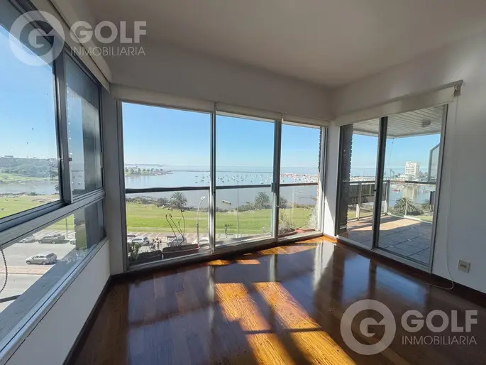 Venta apartamento de 3 dormitorios con vista al Puertito Del Buceo