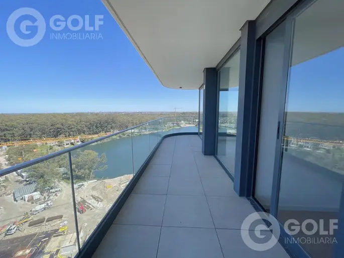 Venta Apartamento Duplex de 3 Dormitorios con Terraza en Carrasco Boating