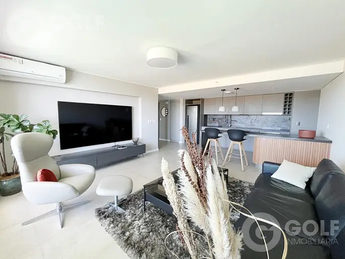 Venta de apartamento de 2 dormitorios con terraza en Carrasco Este