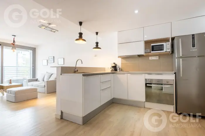 Venta o ALQUILER de apartamento de 1 dormitorio con cochera y muebles en Punta Carretas