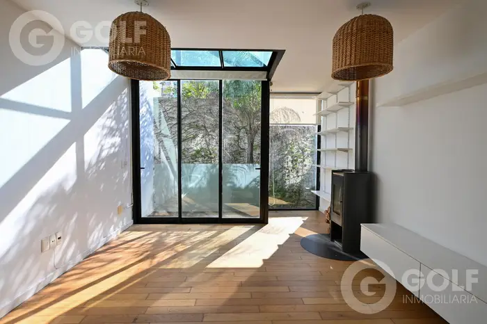 Venta de Apartamento loft de 2 dormitorios, terraza, parrillero y garage en Punta Carretas