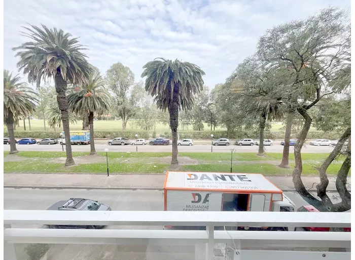Venta con renta apartamento 3 dormitorios y garaje Golf