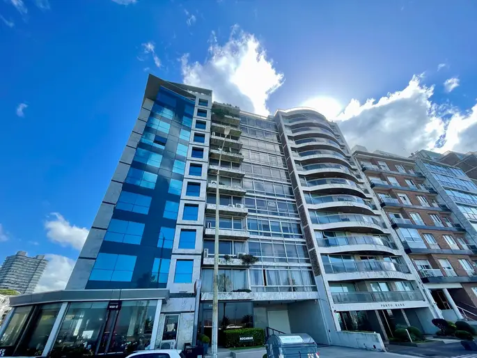 Venta Apartamento 3 dormitorios  2 garages Rambla Punta Carretas