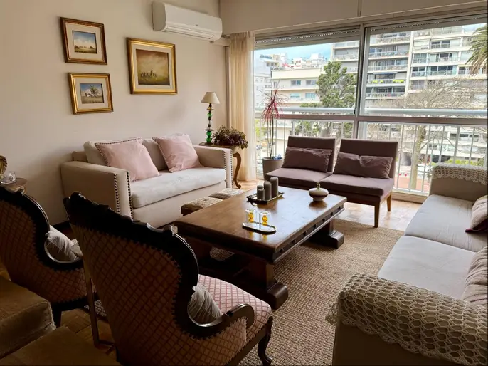 Alquiler apartamento 4 dormitorios CON MUEBLES, garage, vista Plaza Gomensoro y Rambla, Pocitos