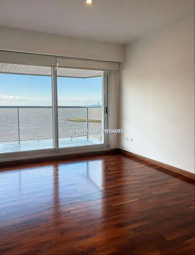 Apartamento en Alquiler en Plaza Gomensoro 4 Dormitorios