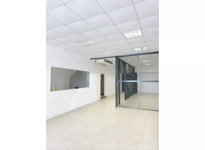 LOCAL COMERCIAL CON 520 MTS CUADRADOS EN 2 NIVELES Alquiler Tres Cruces Montevideo