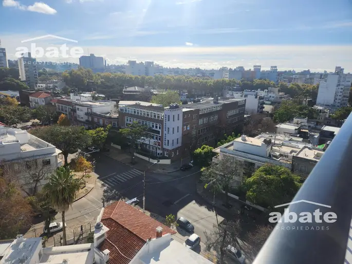 Venta de Apartamento 2 dormitorios en Pocitos, grandes dimensiones