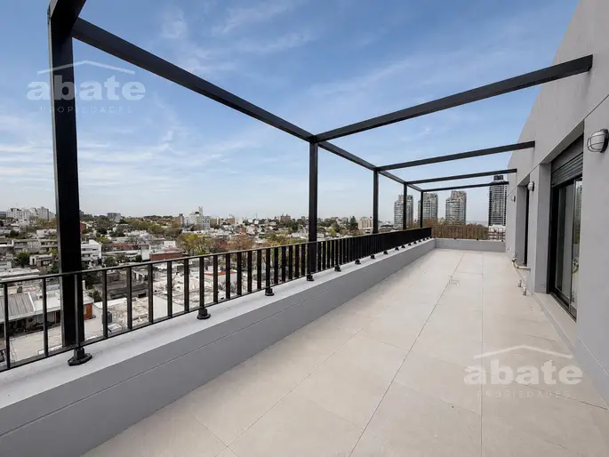 Venta Penthouse 2 Dormitorios, en Buceo con garaje doble