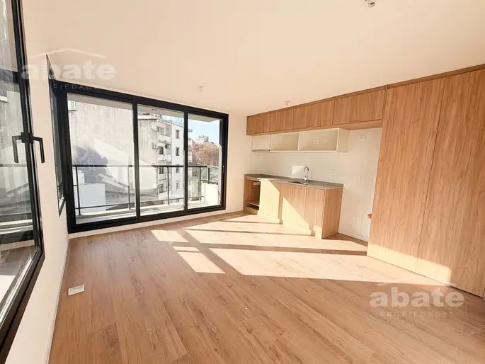 Alquiler Apartamento 1 dormitorio en Cordón, Montevideo. Muy Soleado