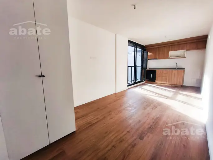 Alquiler Monoambiente con terraza en piso 11 en Cordón. A estrenar!