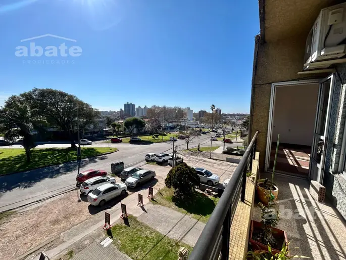 Alquiler apartamento 3 dormitorios , 2 baños , Malvín