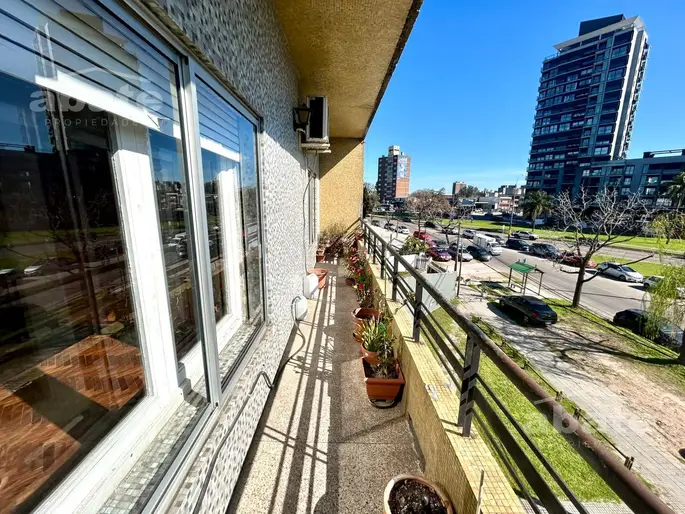 Alquiler apartamento 2 dormitorios más escritorio , 2 baños , Malvín