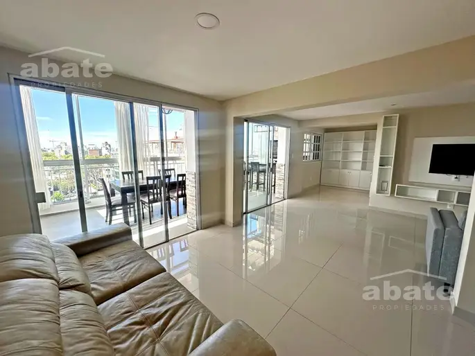 Alquiler Penthouse 2 dormitorios en Punta Carretas. Piso 10