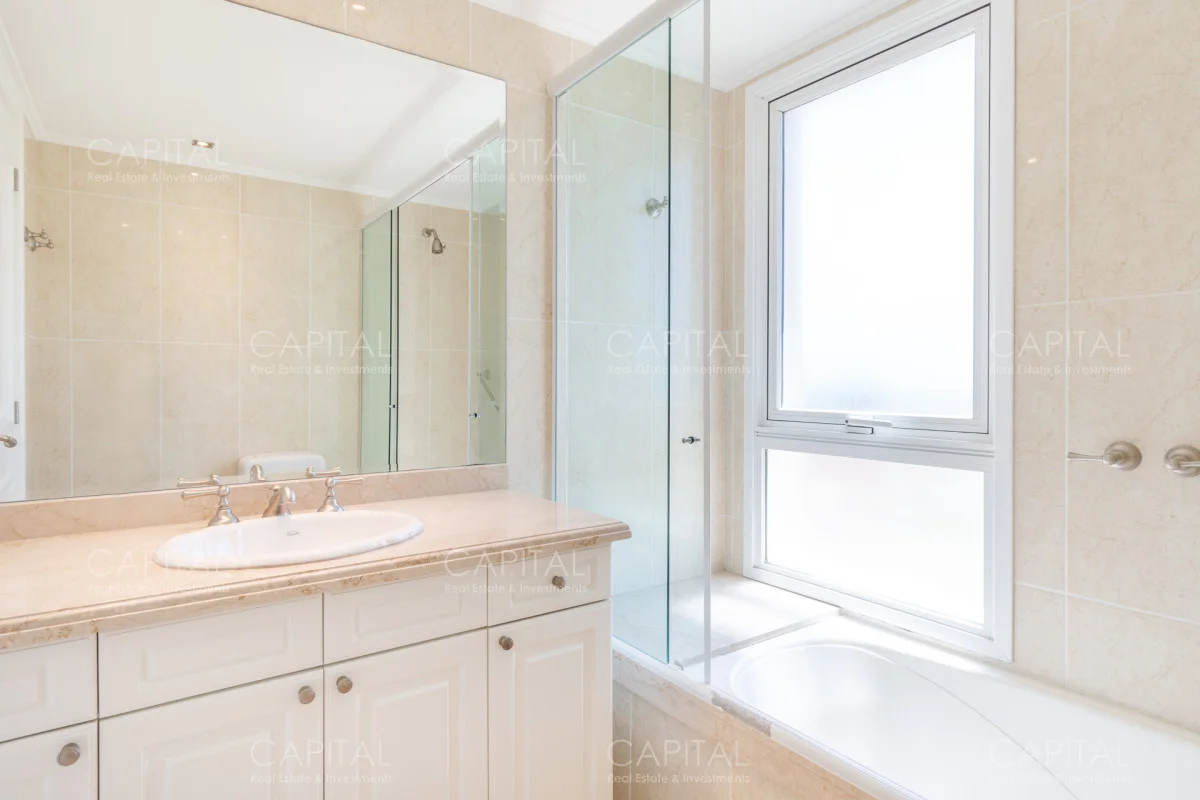 Apartamento en Playa Mansa, propiedad 277868 -Imagen 11