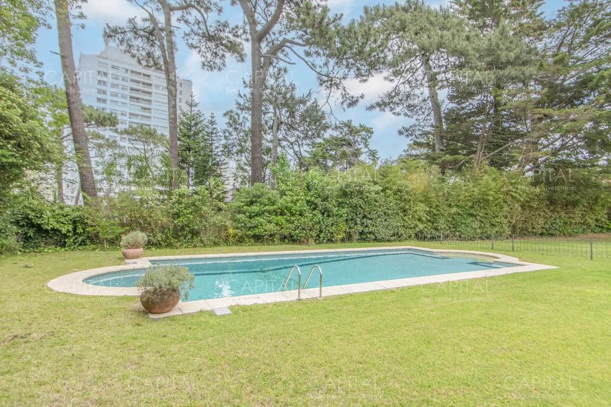 Casa en Playa Mansa, propiedad 277897 -Imagen 2