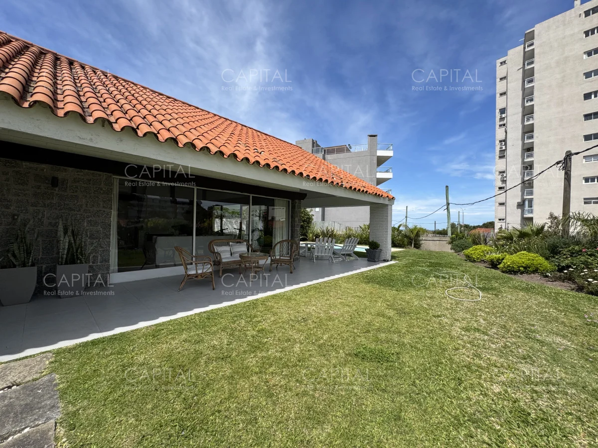 Casa en Playa Mansa, propiedad 278699 -Imagen 1