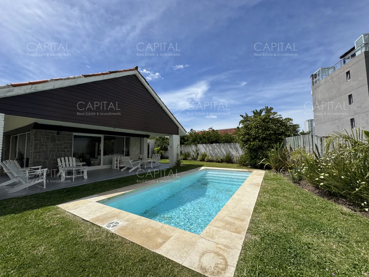 Casa en Playa Mansa, propiedad 278699 -Imagen 2