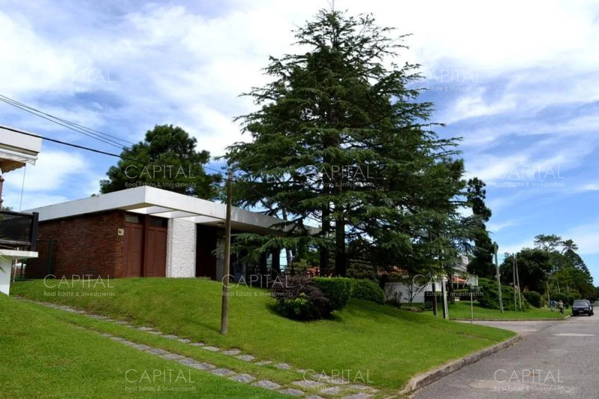 Casa en Playa Mansa, propiedad 279852 -Imagen 1