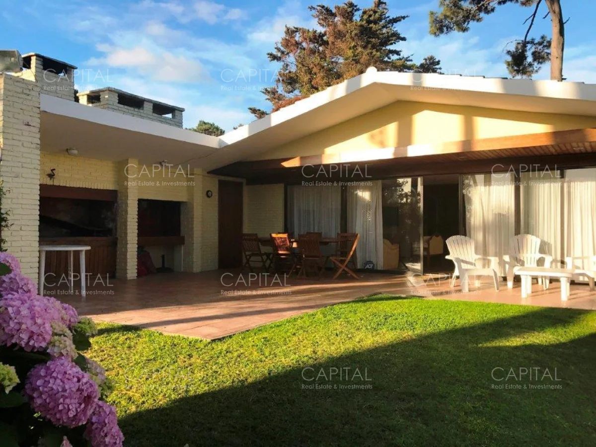 Casa en Playa Mansa, propiedad 280035 -Imagen 2