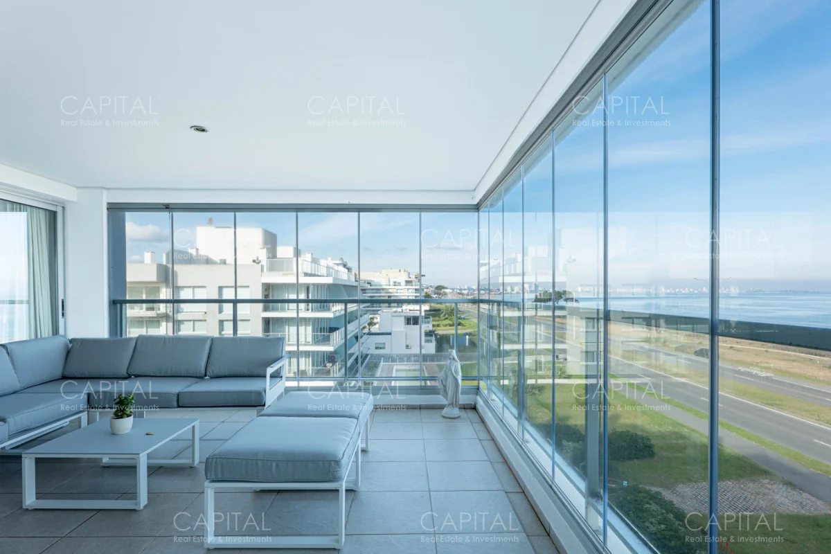 Apartamento en Playa Mansa, propiedad 281504 -Imagen 2