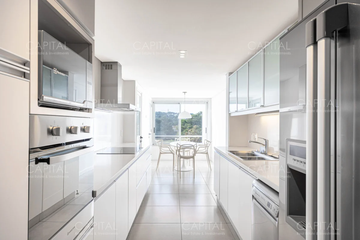Apartamento en Playa Mansa, propiedad 281504 -Imagen 12