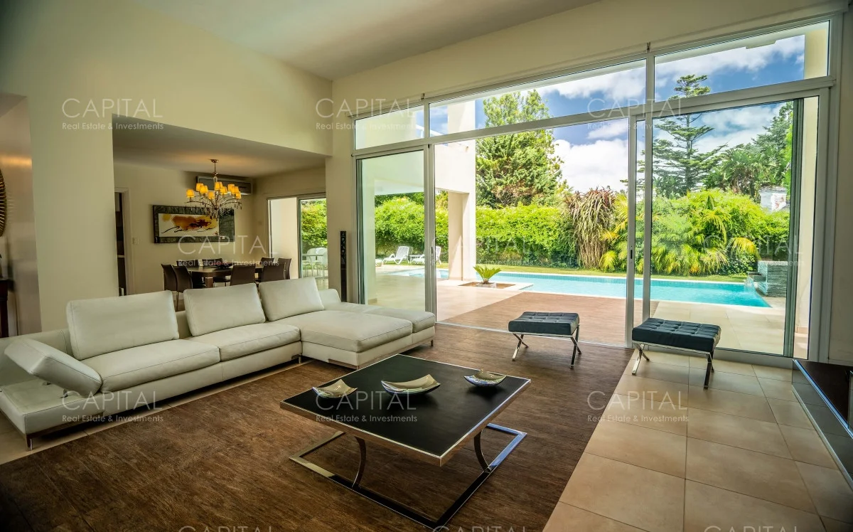 Casa en Playa Mansa, propiedad 281577 -Imagen 2