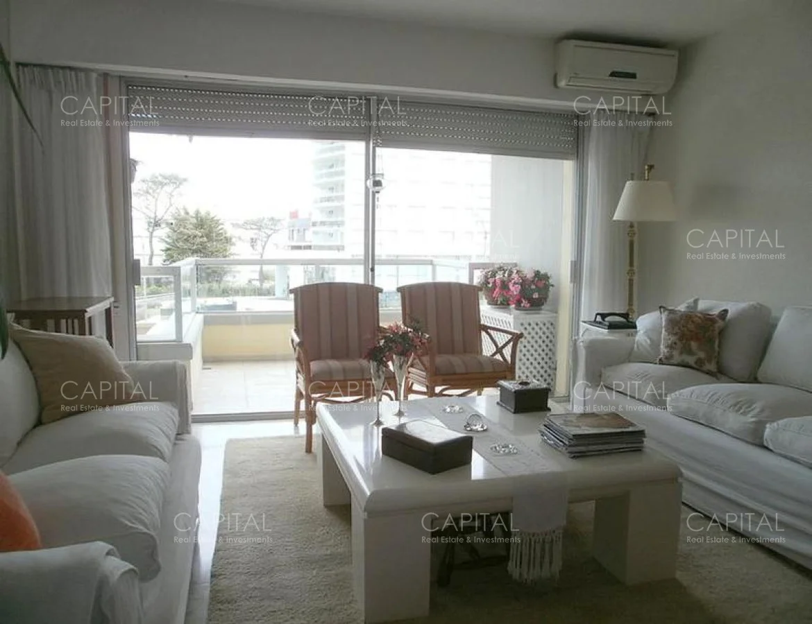 Apartamento en Playa Mansa, propiedad 281973 -Imagen 1