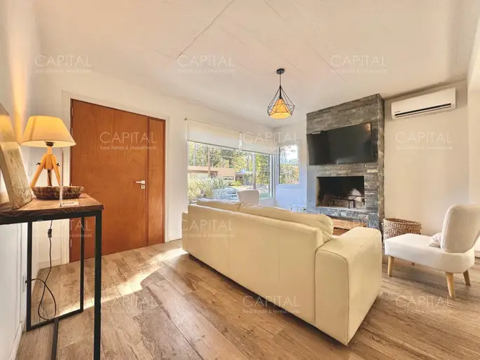 Casa de tres dormitorios en Solanas en Venta