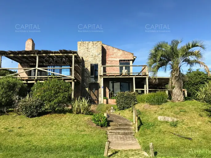 Espectacular casa en venta sobre Playa Mansa de José Ignacio
