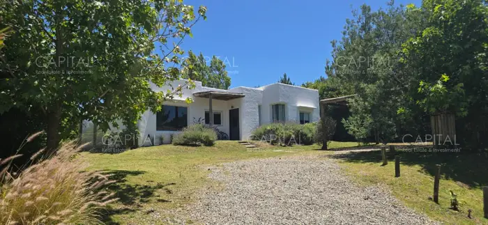 Casa en barrio semicerrado en La Barra Montoya a pasos del mar
