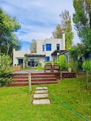 Casa en Montoya en barrio semicerrado a pocos metros del mar