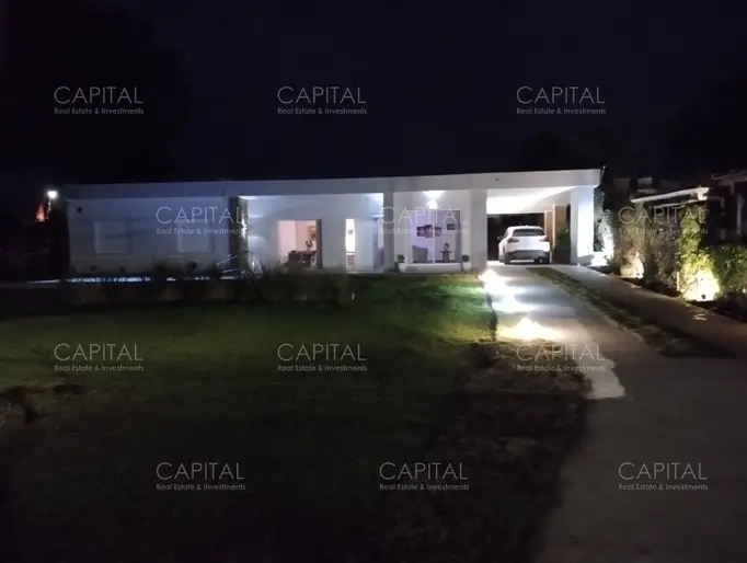 Casa en Punta Ballena a 2 cuadras del Mar con Tres dormitorios y servicio