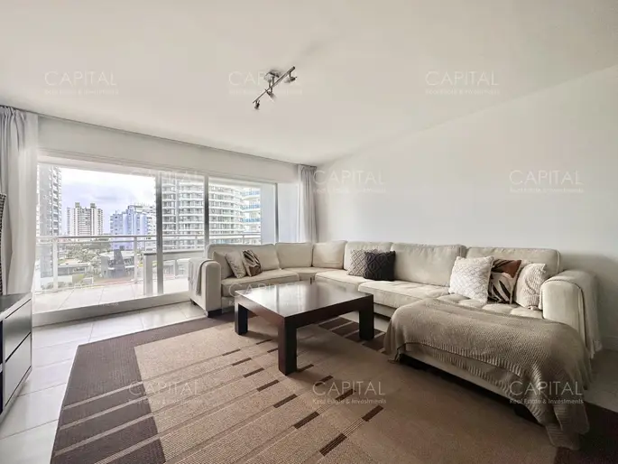 Apartamento de tres dormitorios con Parrillero propio en venta, Playa Brava, Punta del Este.