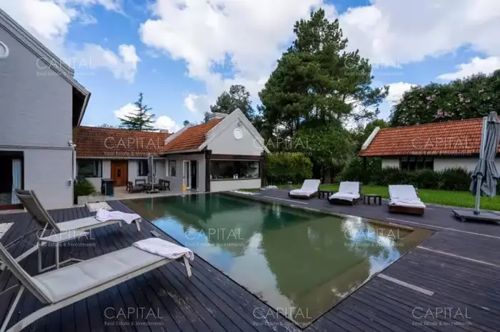Gran Casa en Venta Barrio Golf Playa Brava Lindero Barrio Privado AURA