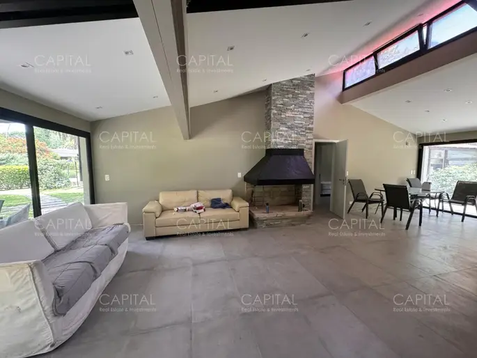 Casa de Cuatro Dormitorios - San Rafael
