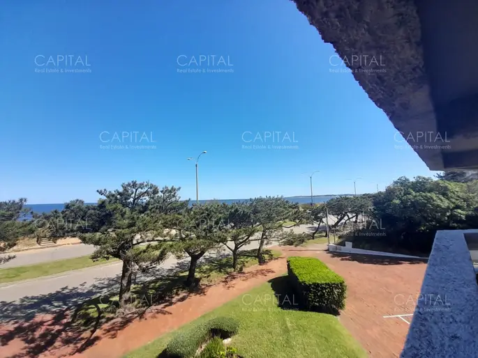 Venta departamento Playa Mansa dos dormitorios dos baños Punta del Este