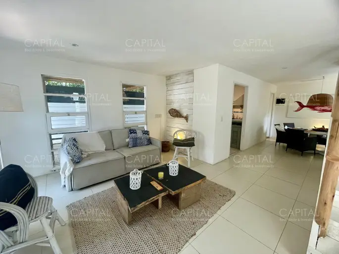 Casa con jardín en La Barra muy bien ubicada