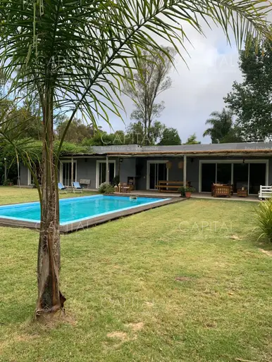 Casa en alquiler anual de tres dormitorios. La Barra