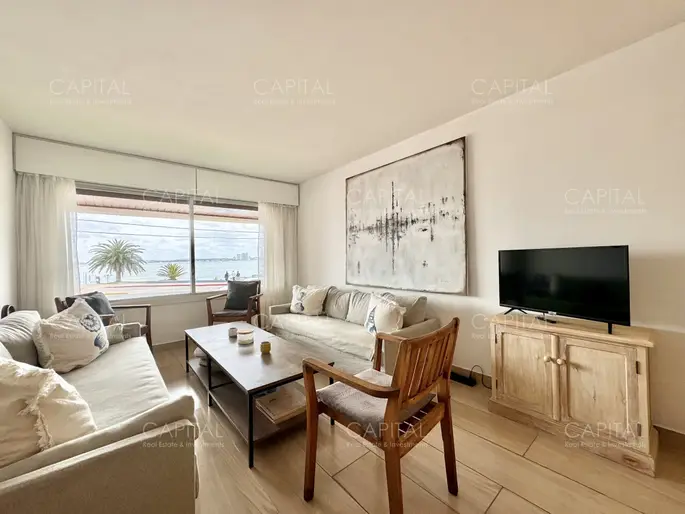 Apartamento de dos dormitorios frente al mar en alquiler de temporada, Punta del Este.