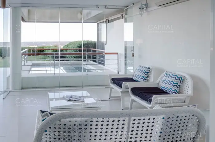 Apartamento de dos dormitorios dormitorios frente al mar, Veramansa, Punta del Este.