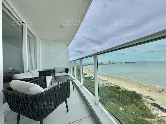 Paramount Tower Frente al Mar en Playa Mansa de tres dormitorios en venta