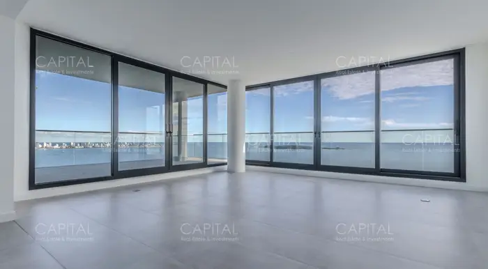 Penthouse en edificio Venetian Playa Mansa en Venta