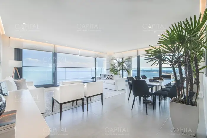 Apartamento en primera linea frente al mar Esquinero a Punta Ballena en edificio VENETIAN